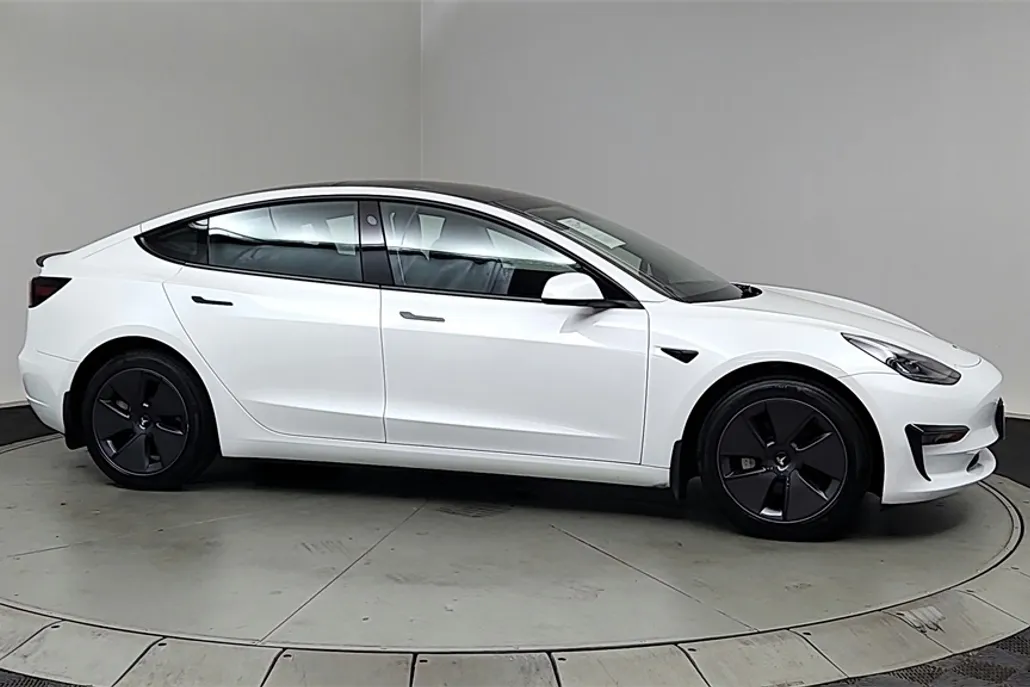 2023 Tesla Model 3 photo 1