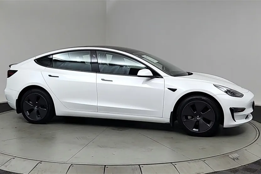 2023 Tesla Model 3 photo 1