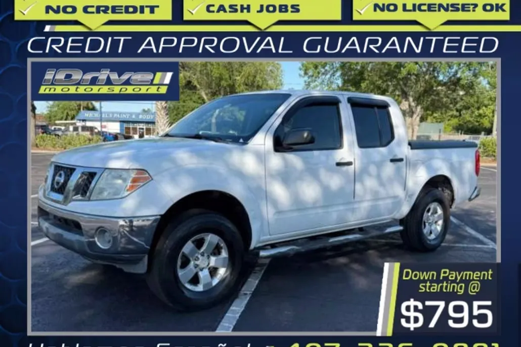 2010 Nissan Frontier Crew Cab LE photo 1