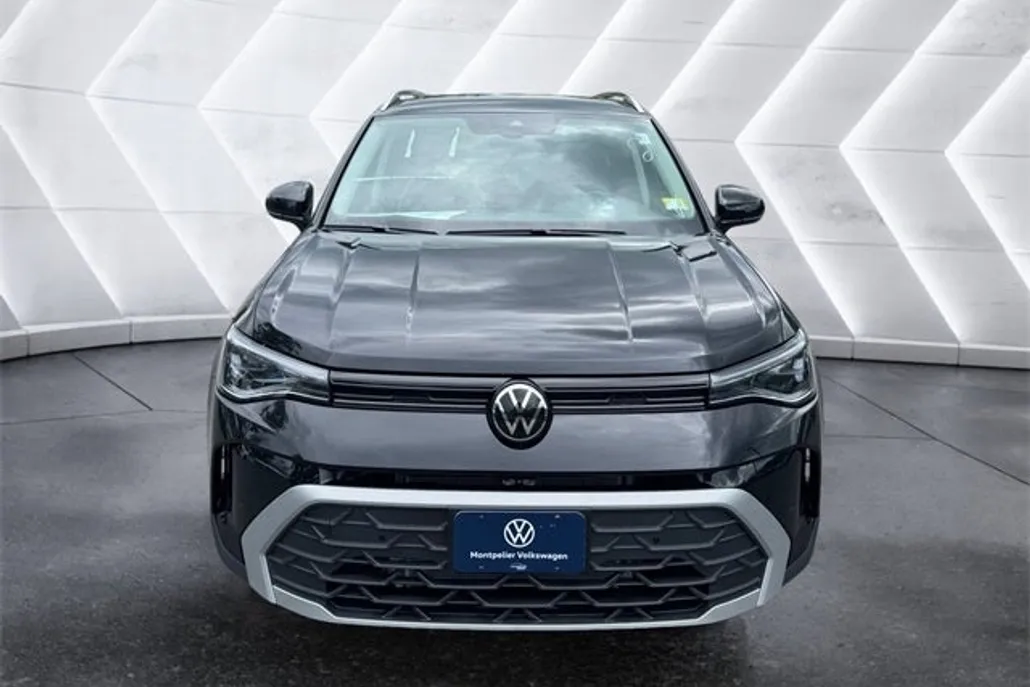 2025 Volkswagen Taos SE photo 1