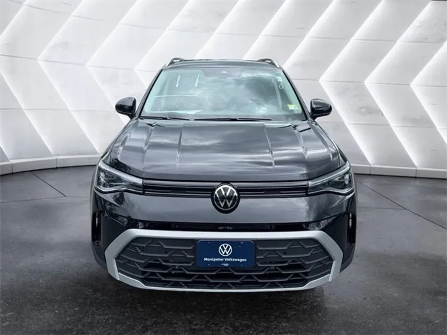 2025 Volkswagen Taos SE photo 1