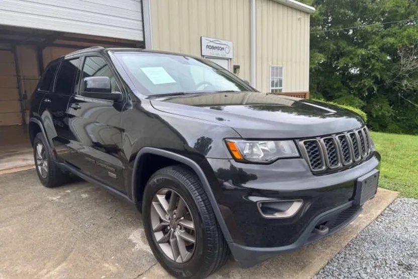 2016 Jeep Grand Cherokee Laredo photo 1