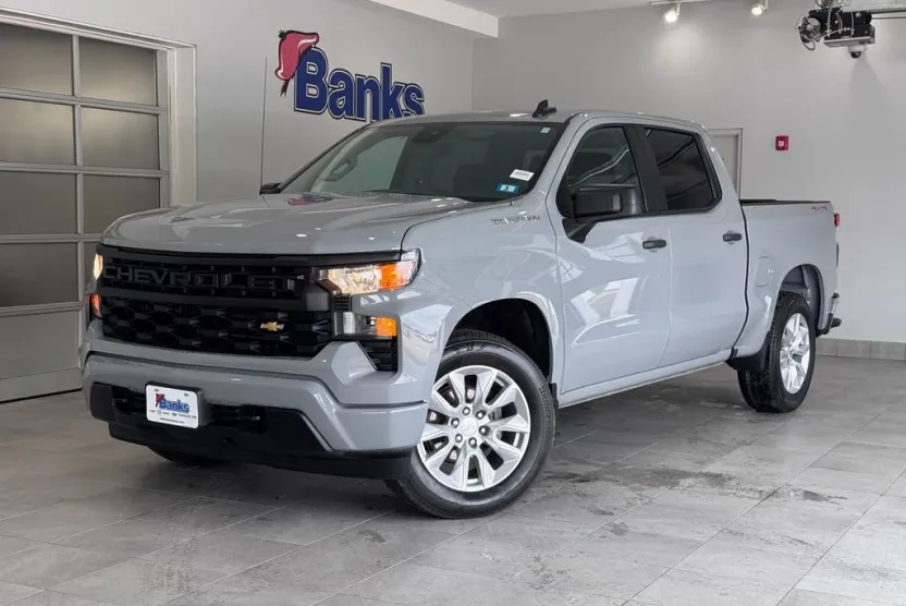 2024 Chevrolet Silverado 1500 Custom photo 1