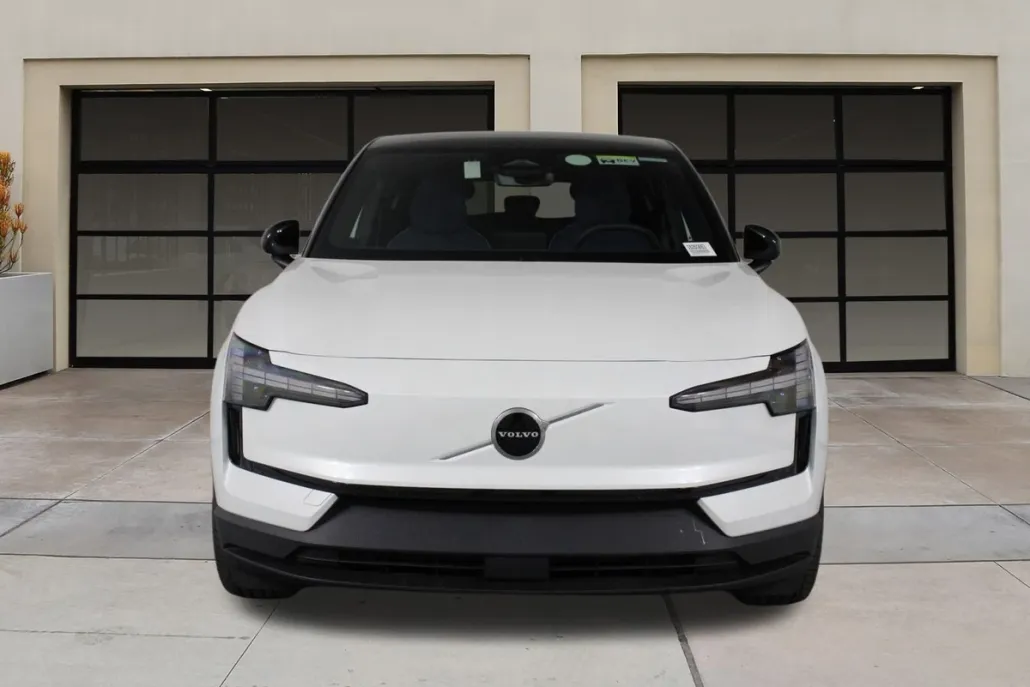 2025 Volvo EX30 Plus photo 1
