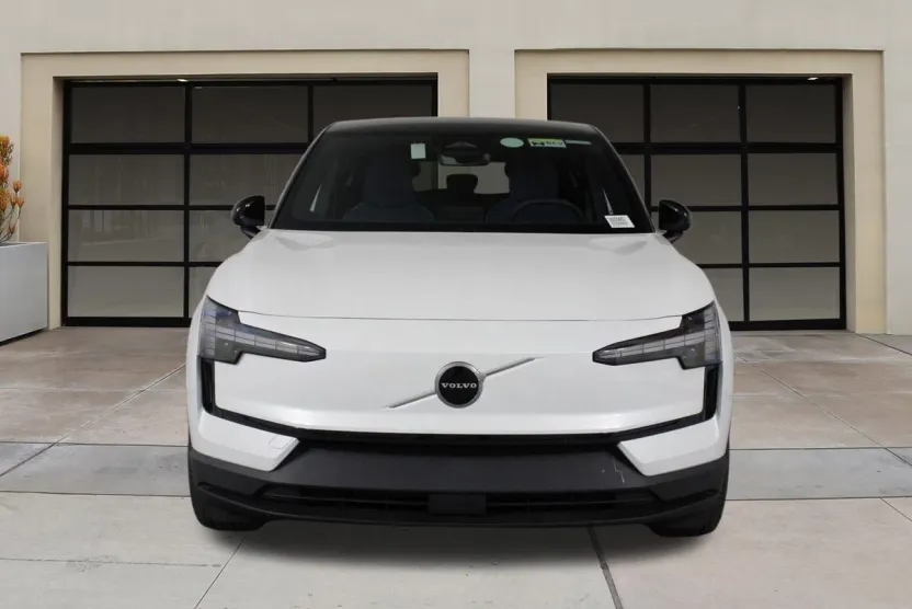2025 Volvo EX30 Plus photo 1