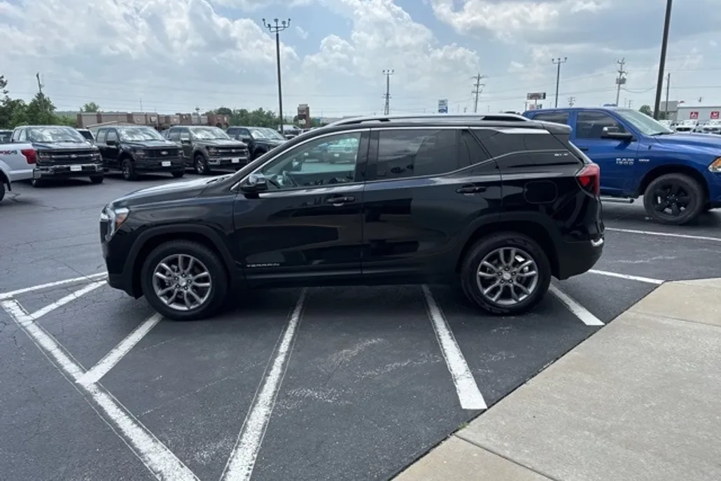 2024 Gmc Terrain SLT photo 1