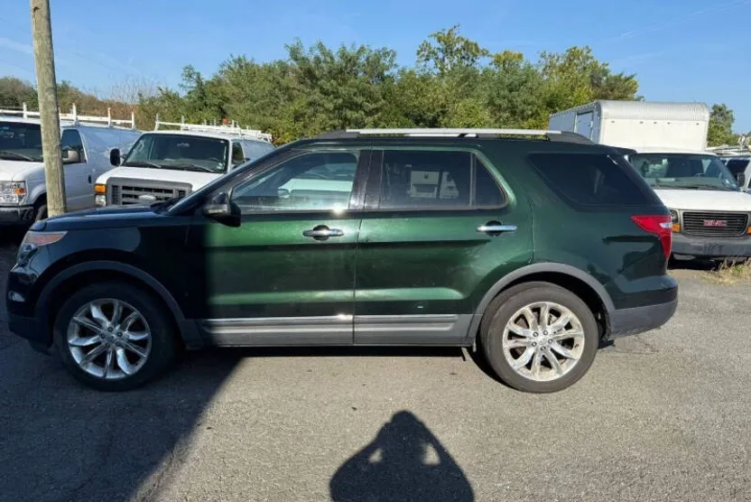 2013 Ford Explorer XLT photo 1