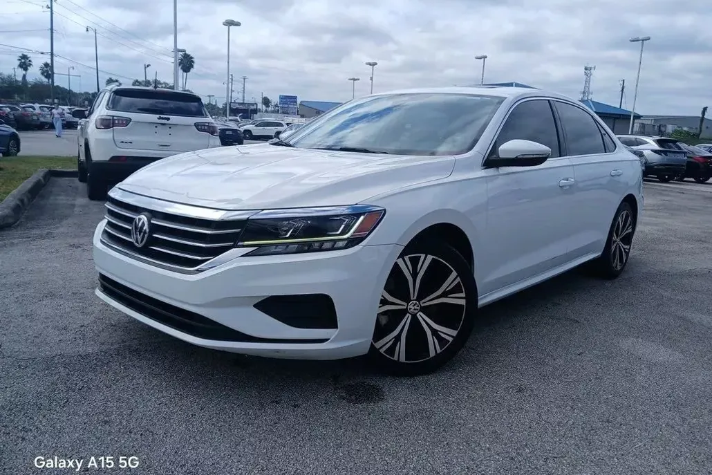 2021 Volkswagen Passat SE photo 1