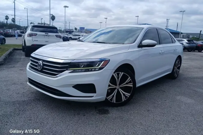 2021 Volkswagen Passat SE photo 1