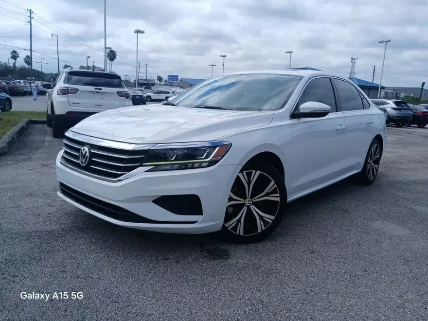 2021 Volkswagen Passat SE photo 1