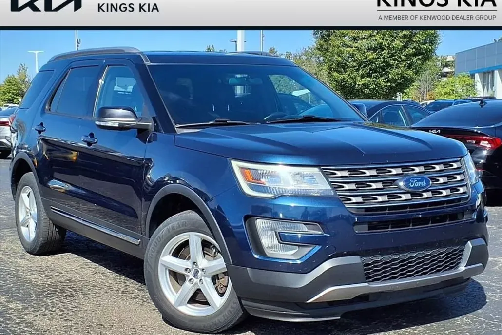 2017 Ford Explorer XLT photo 1