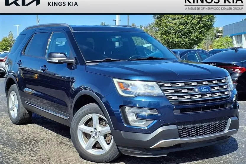 2017 Ford Explorer XLT photo 1