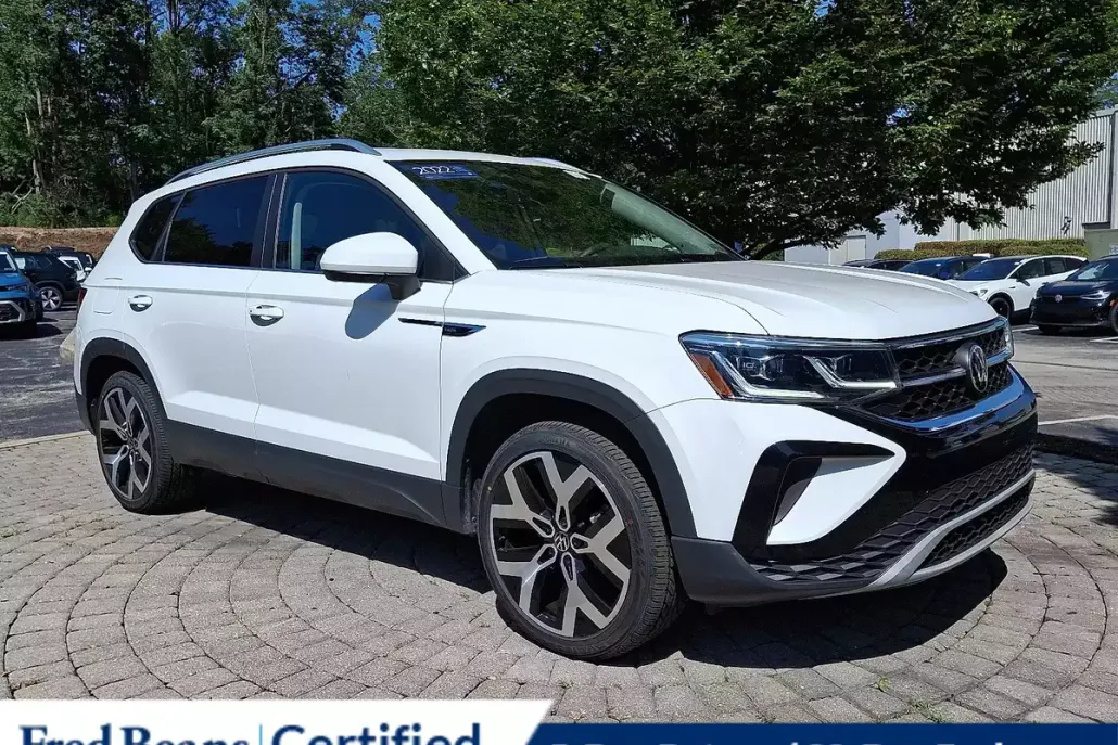 2022 Volkswagen Taos SEL photo 1
