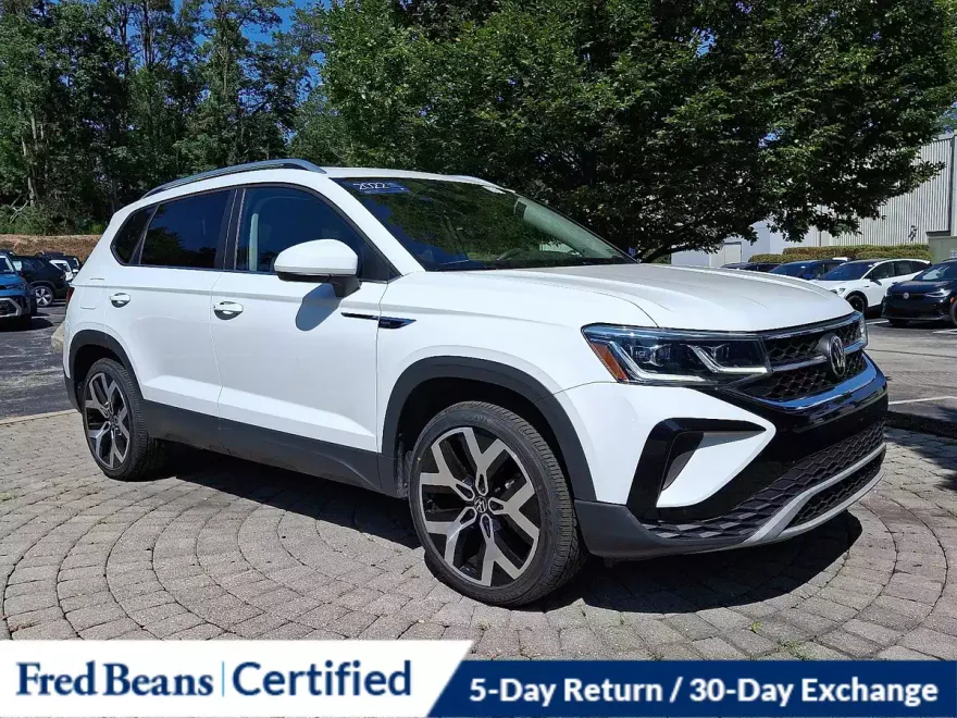 2022 Volkswagen Taos SEL photo 1