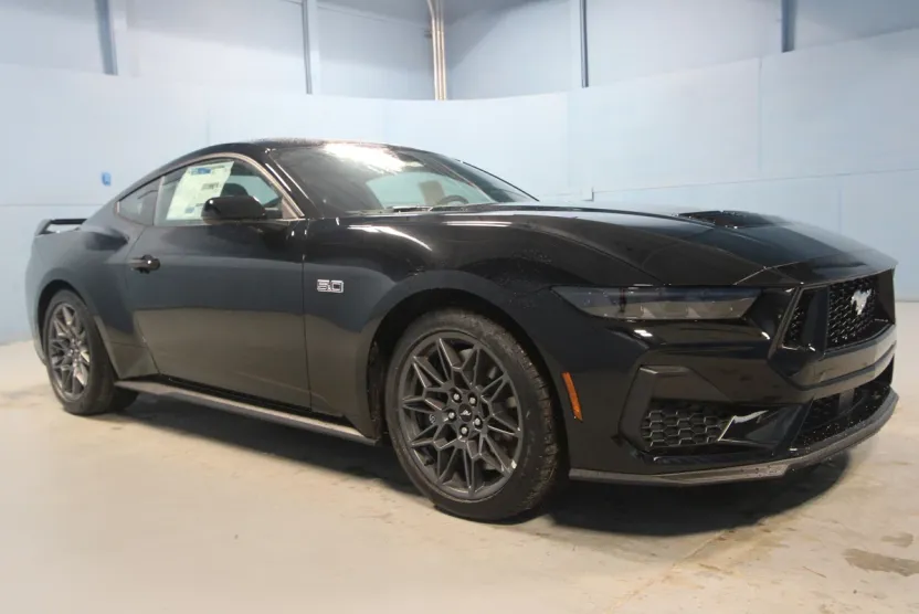 2025 Ford Mustang GT Premium photo 1