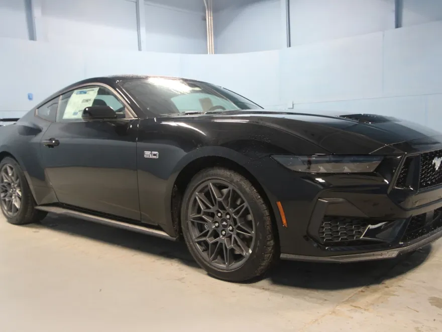 2025 Ford Mustang GT Premium photo 1
