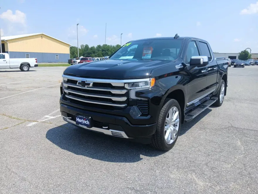 2024 Chevrolet Silverado 1500 High Country photo 1