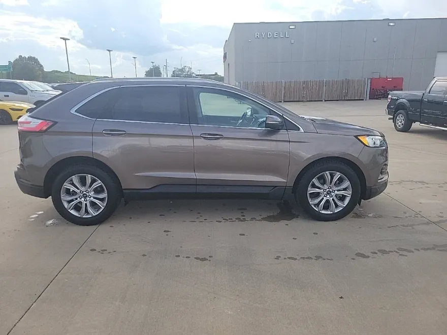 2019 Ford Edge Titanium photo 1