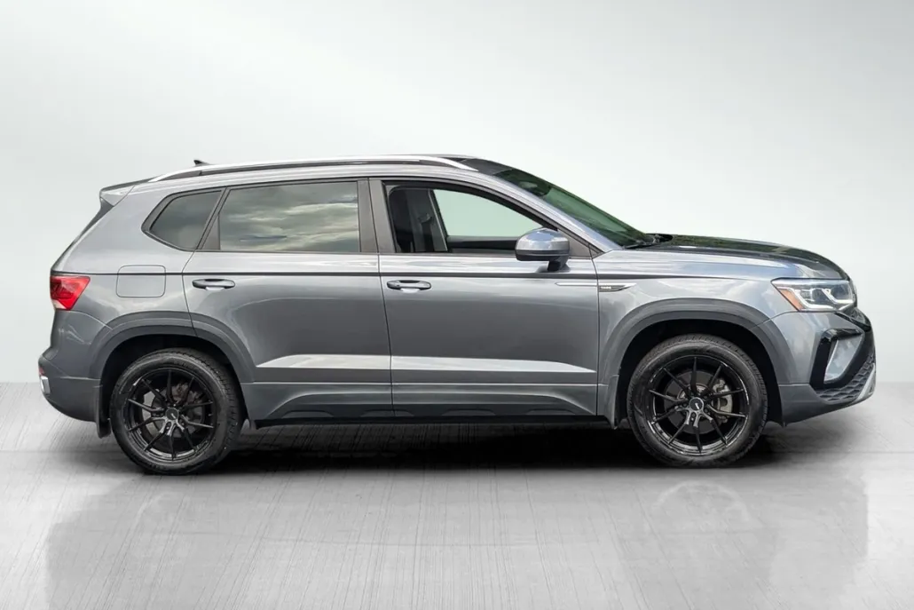 2022 Volkswagen Taos SEL photo 1