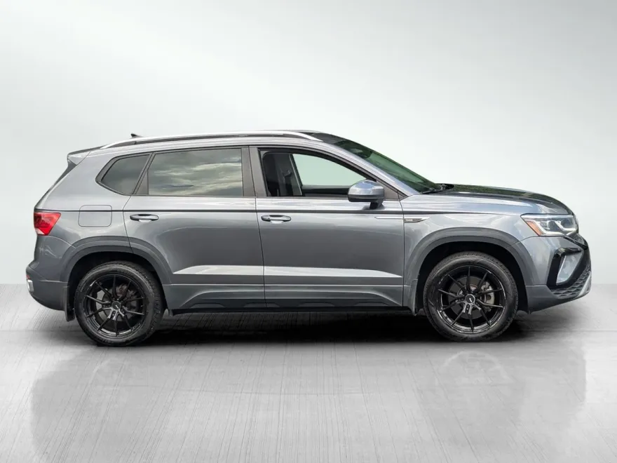 2022 Volkswagen Taos SEL photo 1