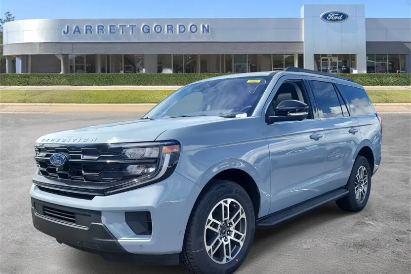 2025 Ford Expedition photo 1