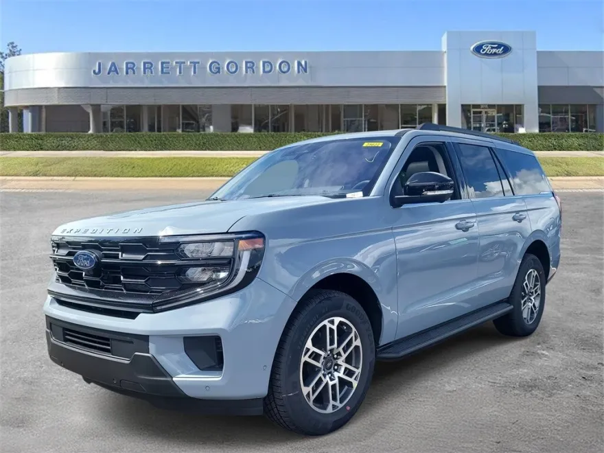 2025 Ford Expedition photo 1