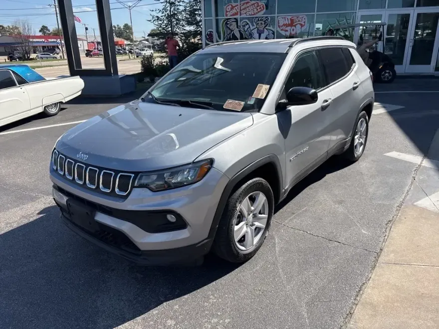 2022 Jeep Compass Latitude photo 1