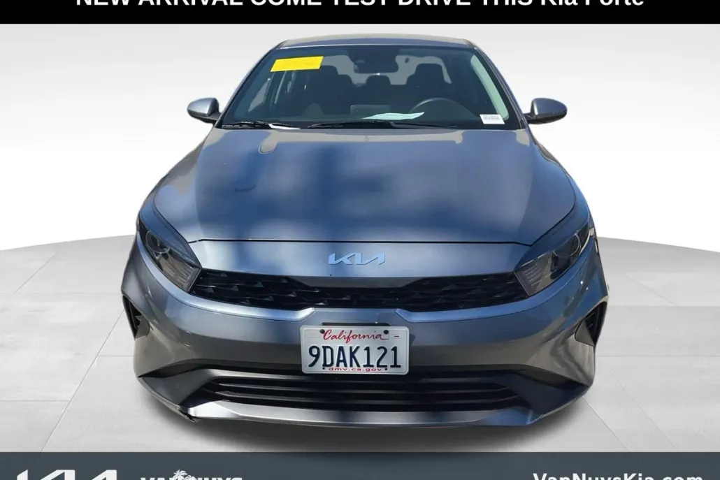 2023 Kia Forte LXS photo 1