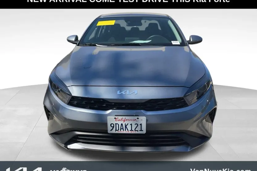 2023 Kia Forte LXS photo 1
