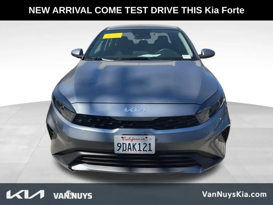 2023 Kia Forte LXS photo 1