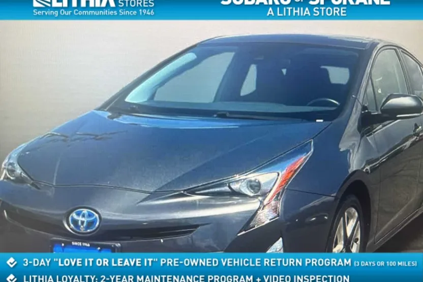 2017 Toyota Prius Four photo 1