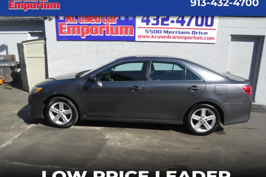 2014 Toyota Camry SE photo 1