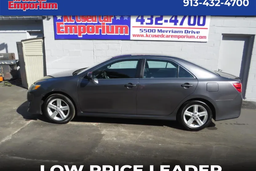 2014 Toyota Camry SE photo 1