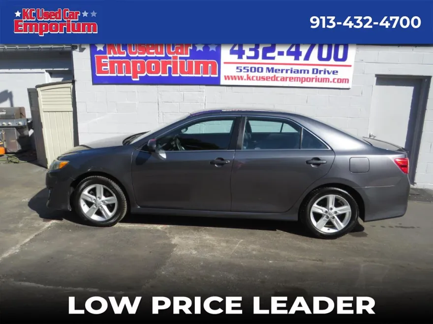 2014 Toyota Camry SE photo 1