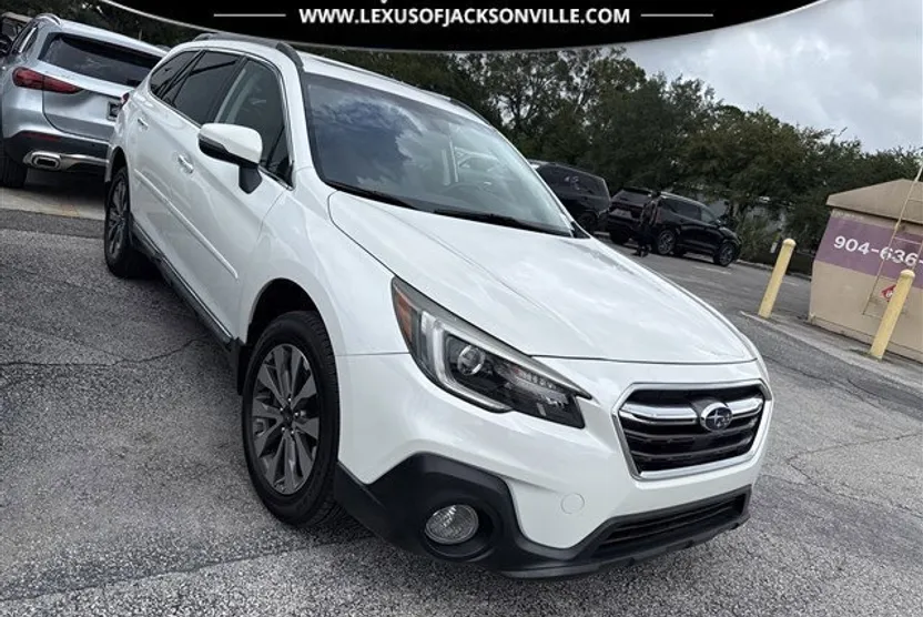 2019 Subaru Outback Touring photo 1
