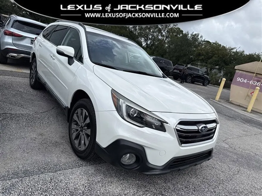 2019 Subaru Outback Touring photo 1