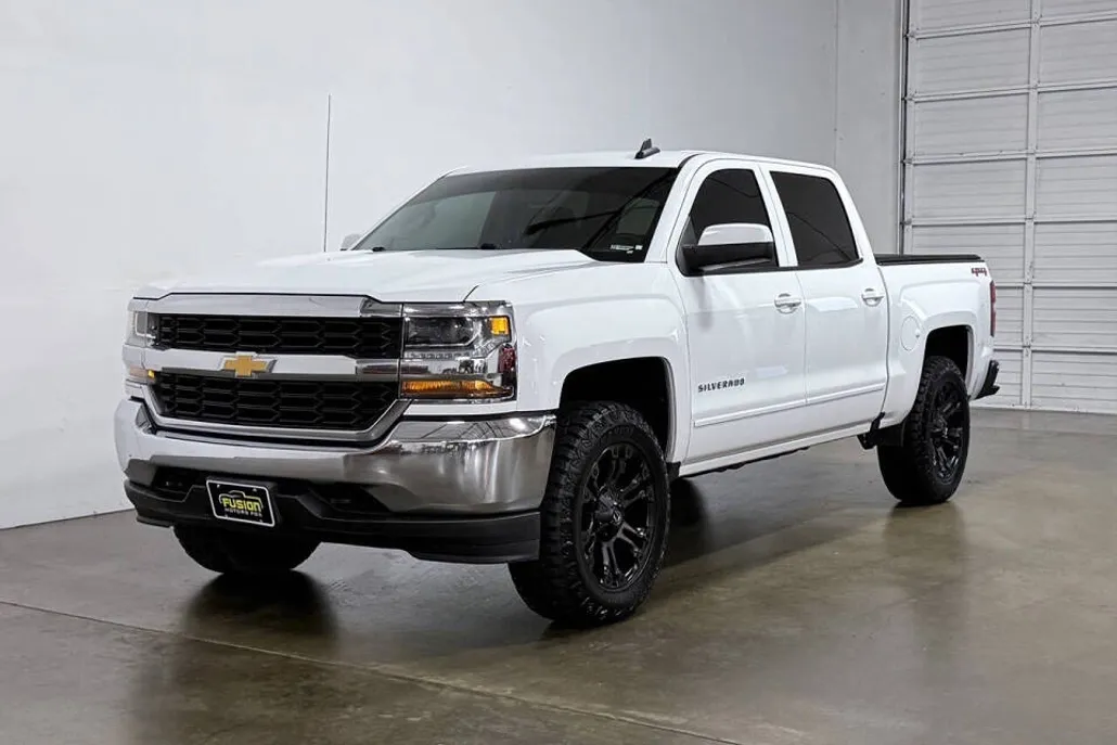 2017 Chevrolet Silverado 1500 LT photo 1