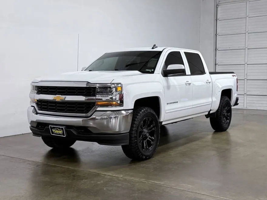 2017 Chevrolet Silverado 1500 LT photo 1