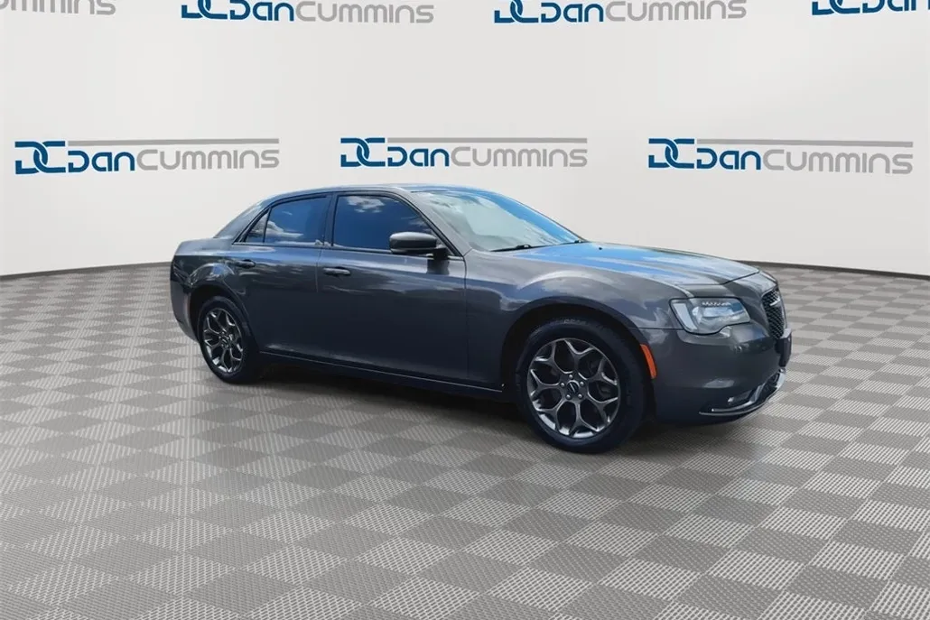 2015 Chrysler 300 S photo 1