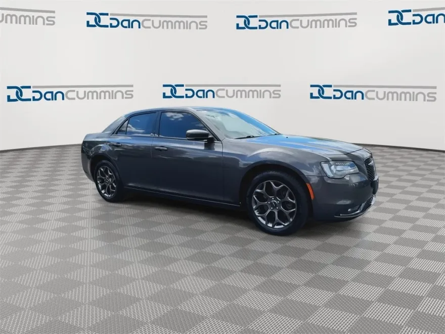 2015 Chrysler 300 S photo 1