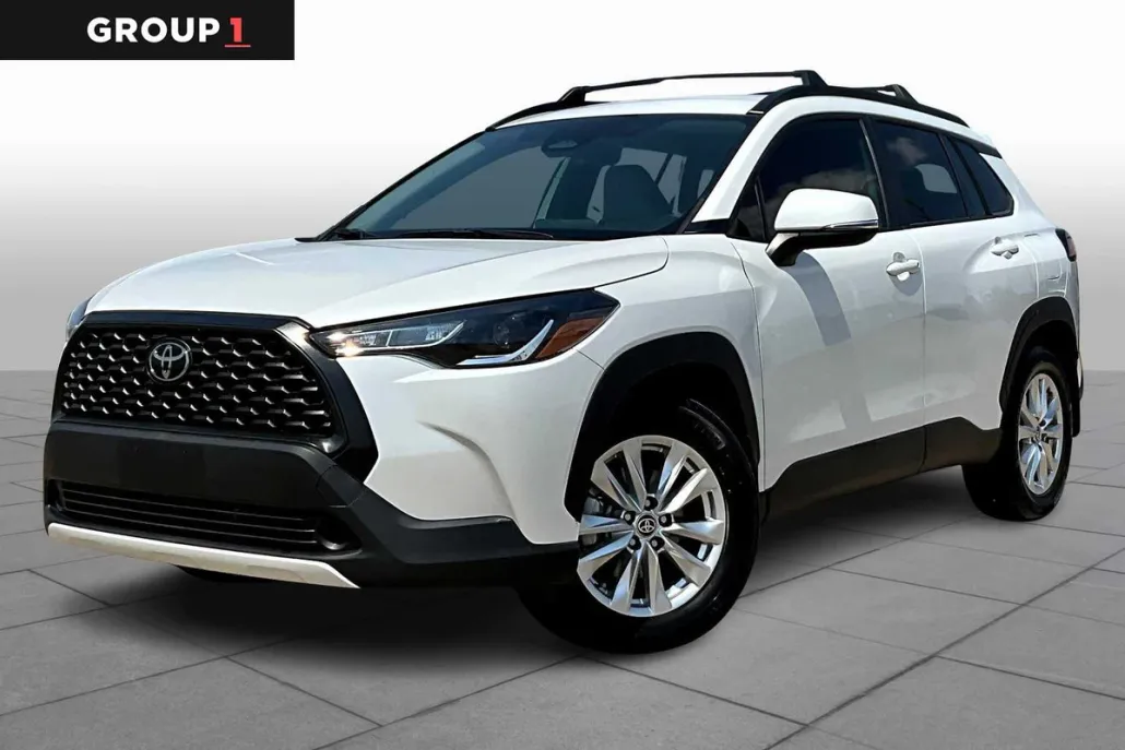 2023 Toyota Corolla Cross LE photo 1