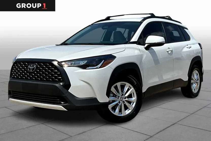 2023 Toyota Corolla Cross LE photo 1