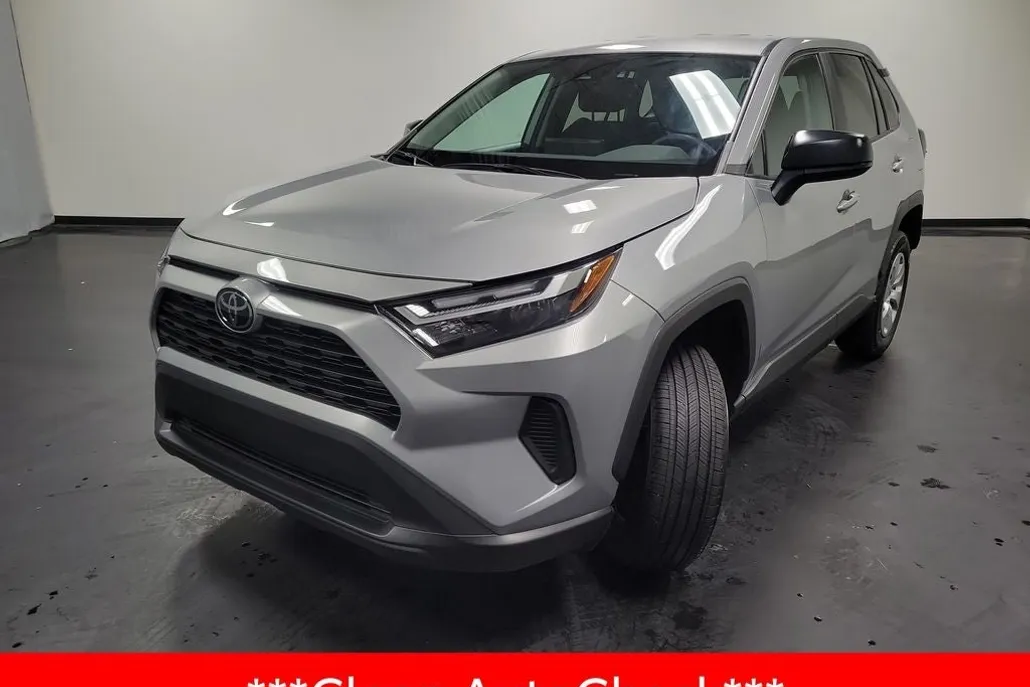 2023 Toyota RAV4 LE photo 1
