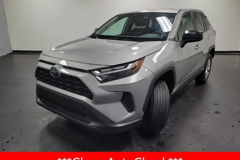 2023 Toyota RAV4 LE photo 1