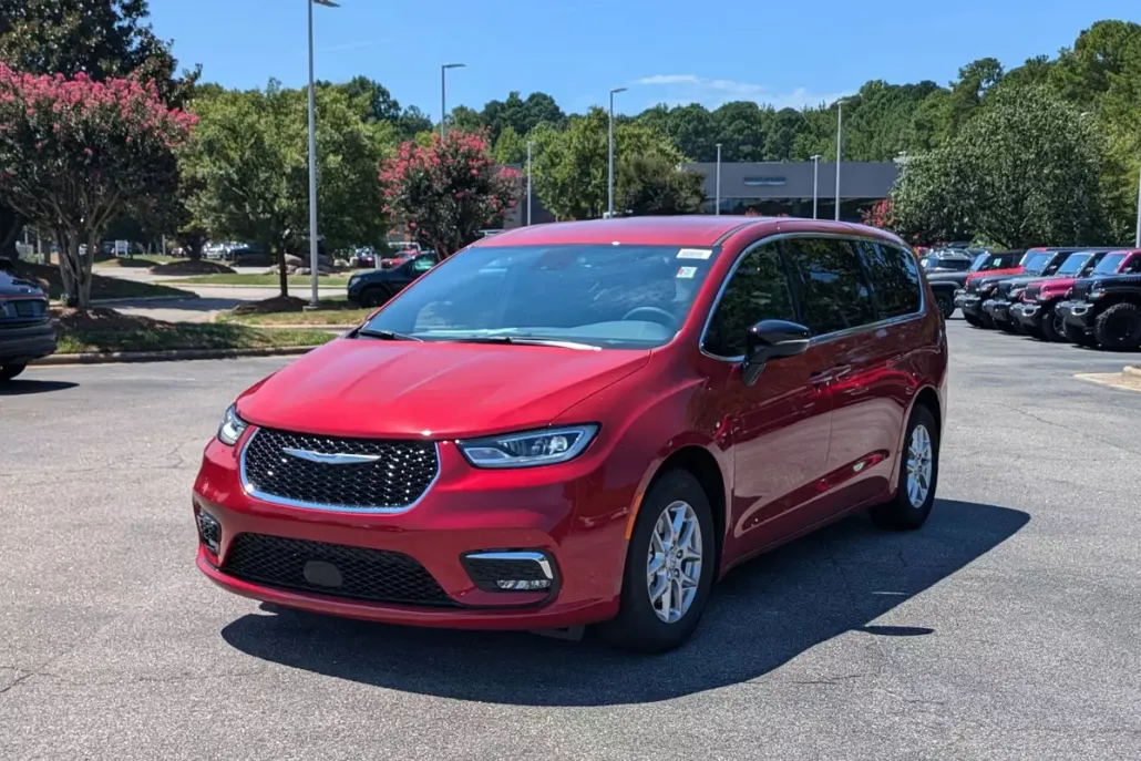 2026 Chrysler Pacifica photo 1