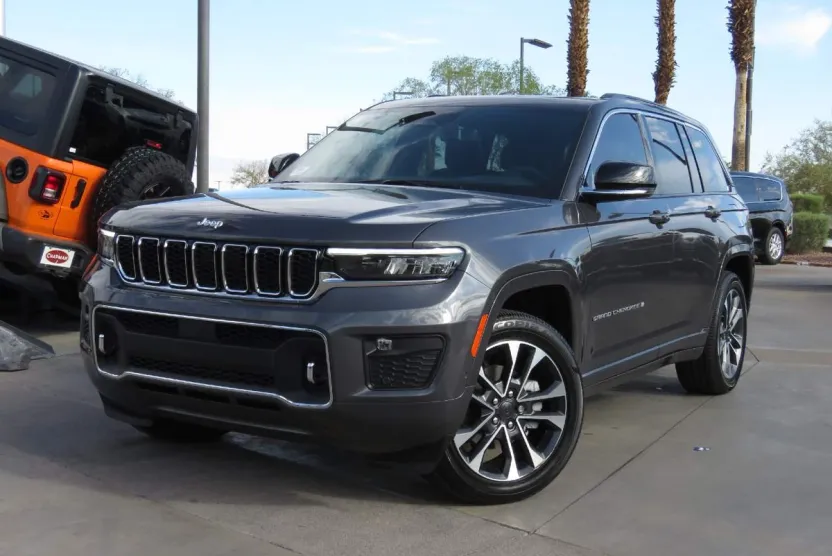 2024 Jeep Grand Cherokee Overland photo 1