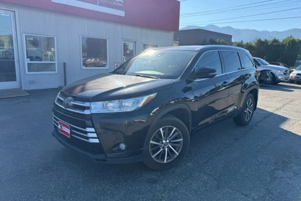 2017 Toyota Highlander SE Sport photo 1