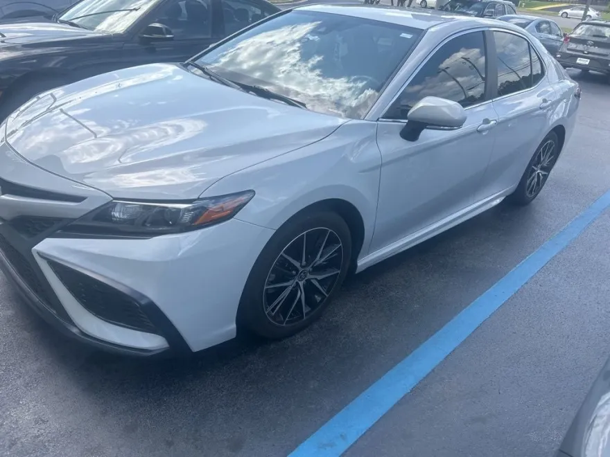 2023 Toyota Camry SE photo 1