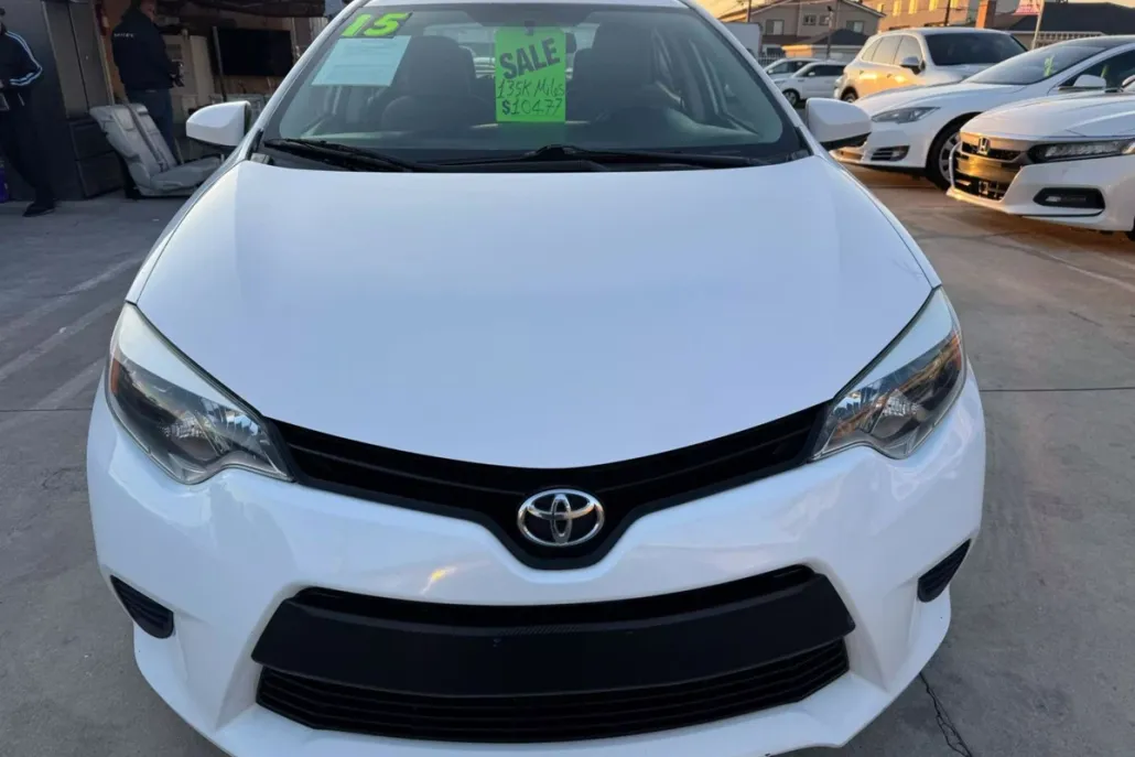 2015 Toyota Corolla L photo 1