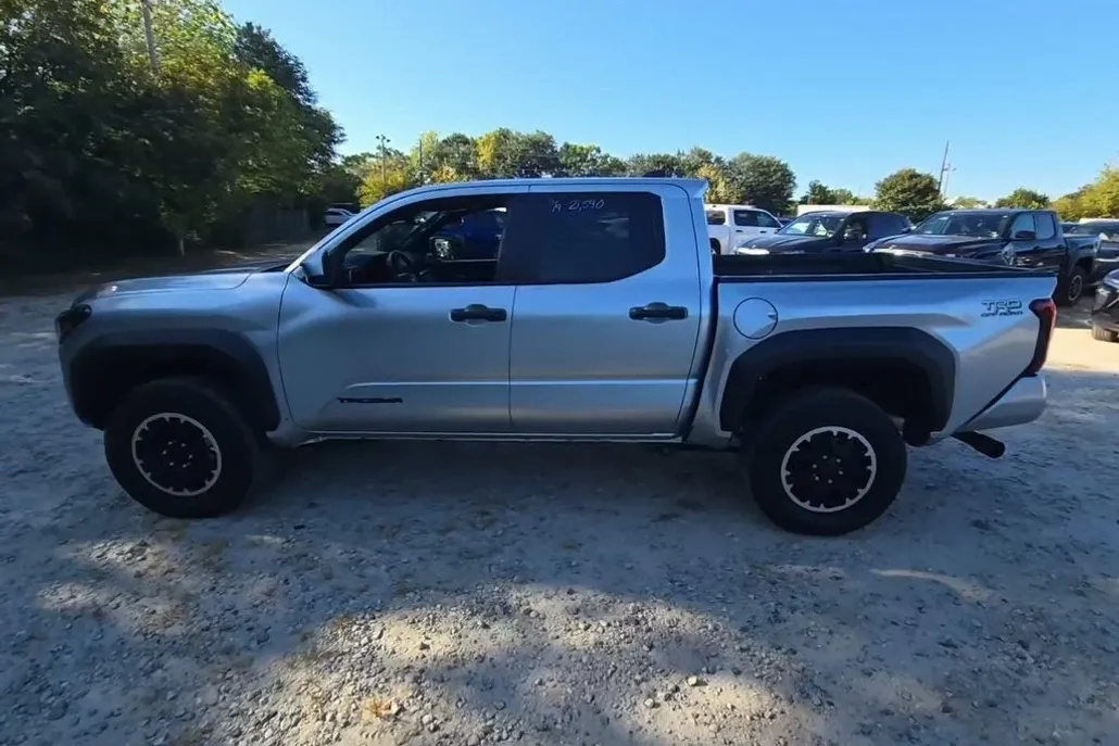 2025 Toyota Tacoma TRD Off-Road photo 1